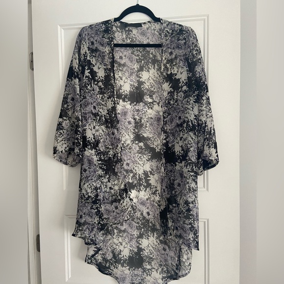 Floral top - Picture 1 of 1